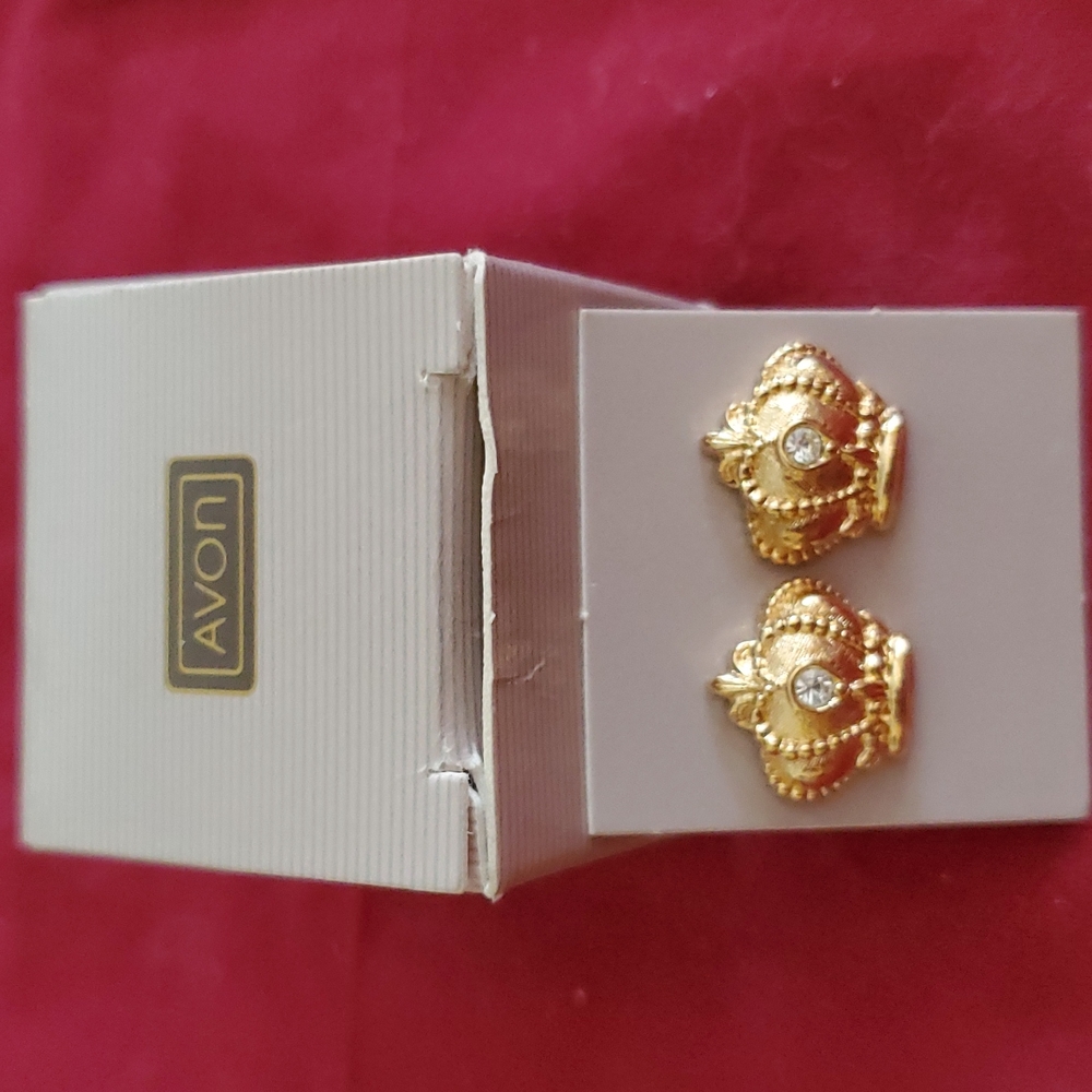 Avon 1989 Regal Crown Pierced Earrings